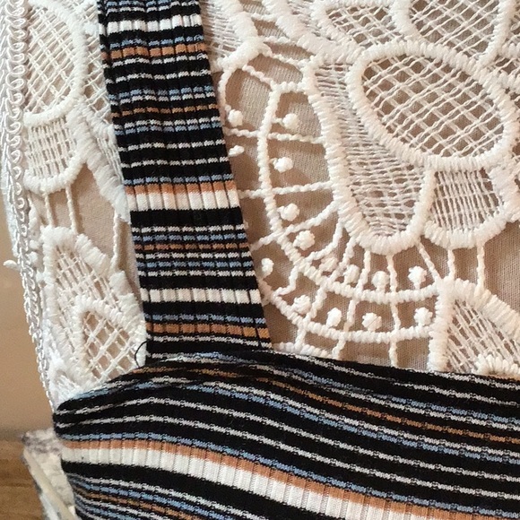 351 ✨EUC Bundle of 2 American Eagle Striped Crop Tanks✨ - Picture 4 of 12